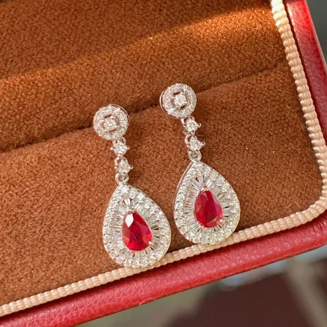 14k Gold 1.06 Ctw Natural Ruby & Diamond Earrings: Ref:230995101 // gold content:14k gold // main gemstone:ruby // shape:pear // carat weight:0. 5ct // color:red // treatment:natural // // adjacent gemstone 2 : diamond // shape:multiply // carat