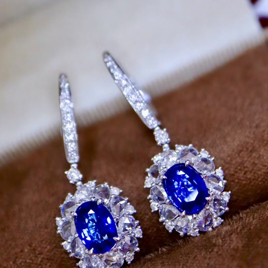 14k Gold 3.60 Ctw Natural Sapphire & Diamond Earrings: Ref:230995108 // gold content:14k gold // main gemstone:sapphire // shape:oval // carat weight:2. 02ct // color:blue // treatment:natural // // adjacent gemstone 2 : diamond // shape:multiply //