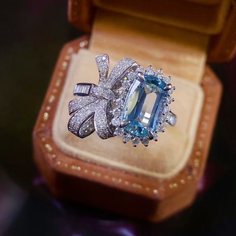 14k Gold 2.75 Ctw Natural Aquamarine & Diamond Ring: Ref:230995110 // gold content:14k gold // ring size:7. 25us // // main gemstone:aquamarine // shape:cushion // carat weight:1. 95ct // color:blue // treatment:natural // // adjacent gemstone 2 :