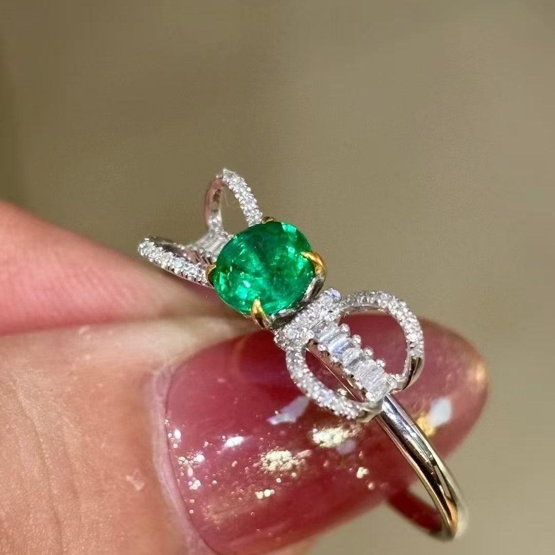 14k Gold 0.7 Ct Natural Emerald & Diamond Ring - 4