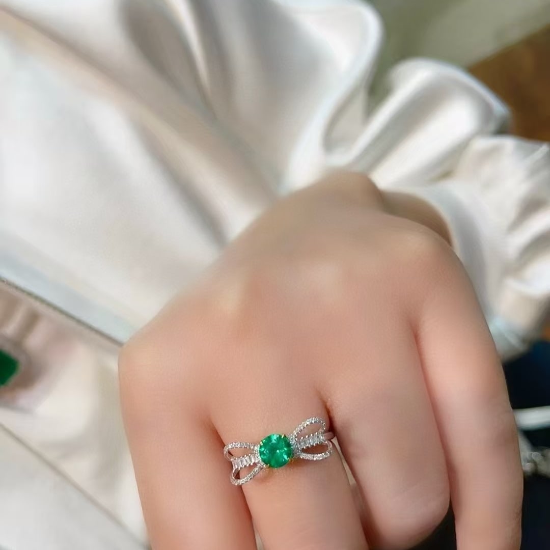 14k Gold 0.7 Ct Natural Emerald & Diamond Ring - 7
