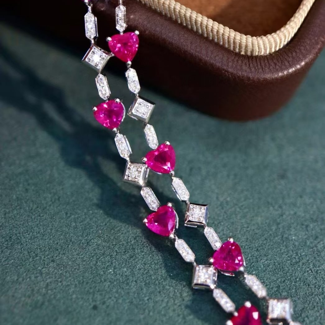 14k Gold 4.77 Ctw Natural Ruby & Diamond Bracelet: Ref:230995135 // gold content:14k gold // main gemstone:ruby // shape:heart // carat weight:4. 26ct // color:red // treatment:natural // // adjacent gemstone 2 : diamond // shape:round // carat weight