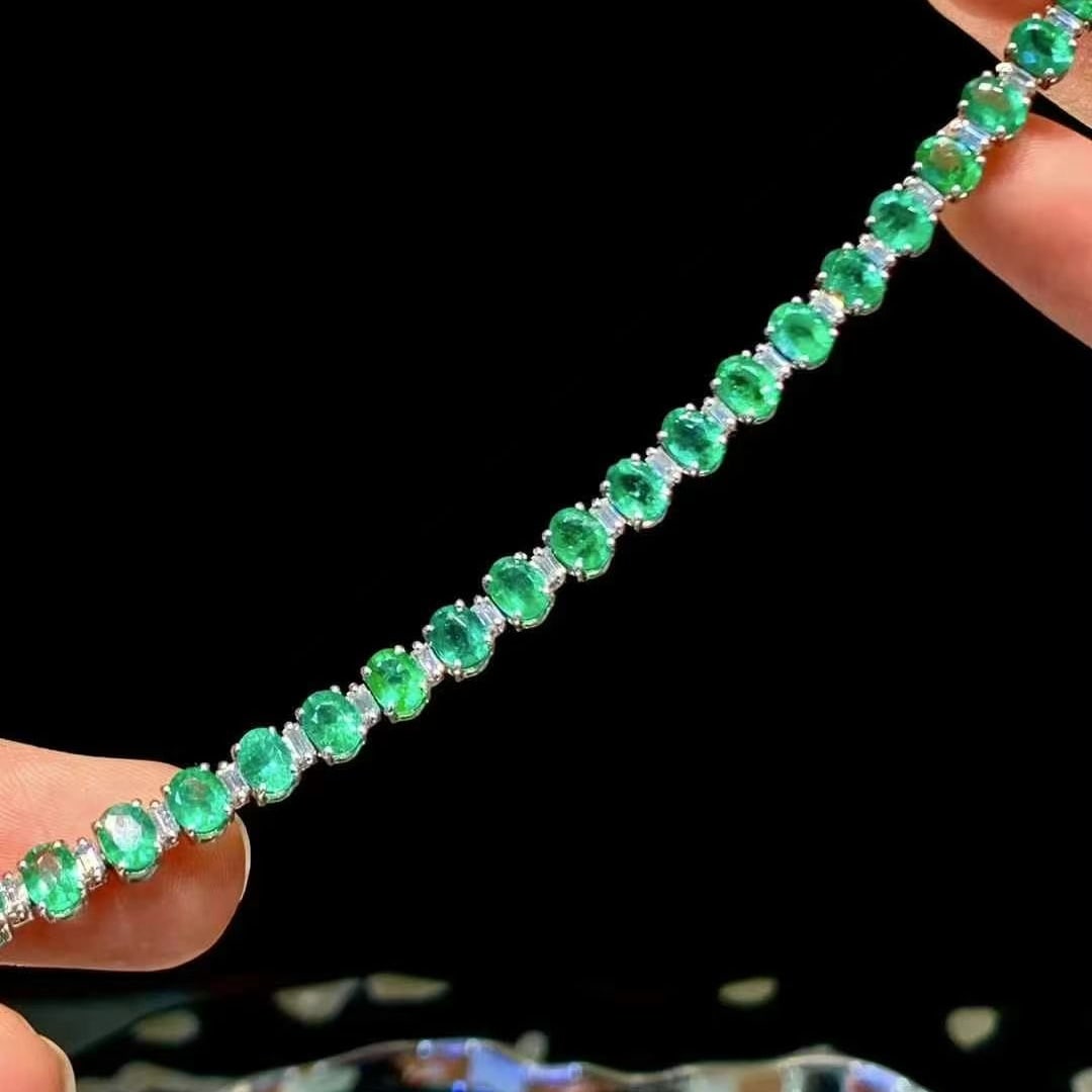 14k Gold 9.15 Ctw Natural Emerald & Diamond Bracelet - 2