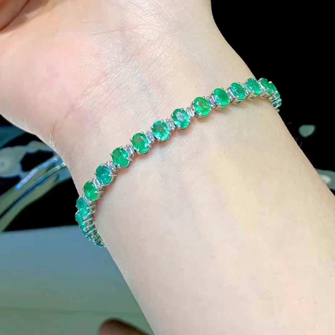 14k Gold 9.15 Ctw Natural Emerald & Diamond Bracelet - 4