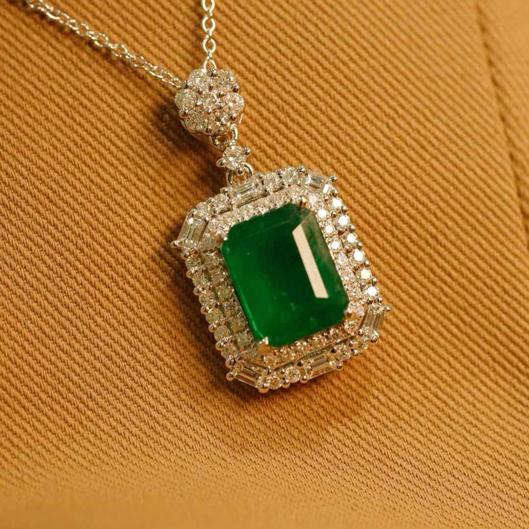 14k Gold 2.63 Ctw Natural Emerald & Diamond Necklace: Ref:230995155 // gold content:14k gold // main gemstone:emerald // shape:octagonal // carat weight:2. 03ct // color:green // treatment:natural // // adjacent gemstone 2 : diamond // shape:multiply //