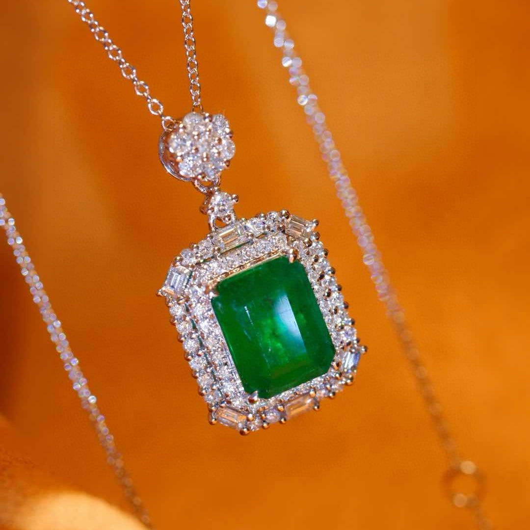 14k Gold 2.63 Ctw Natural Emerald & Diamond Necklace - 2