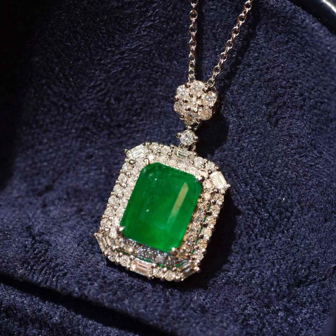 14k Gold 2.63 Ctw Natural Emerald & Diamond Necklace - 3