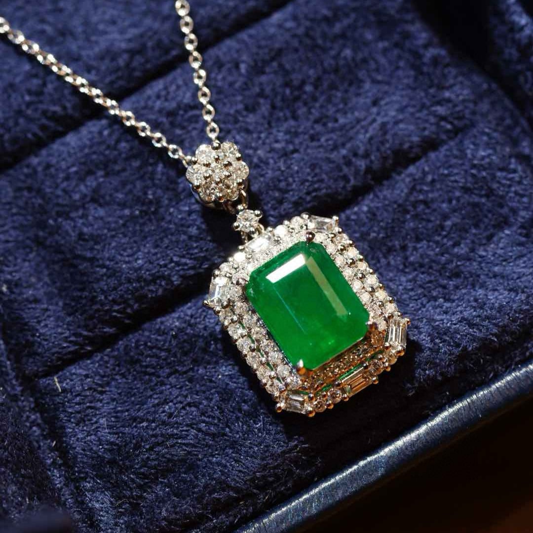 14k Gold 2.63 Ctw Natural Emerald & Diamond Necklace - 4