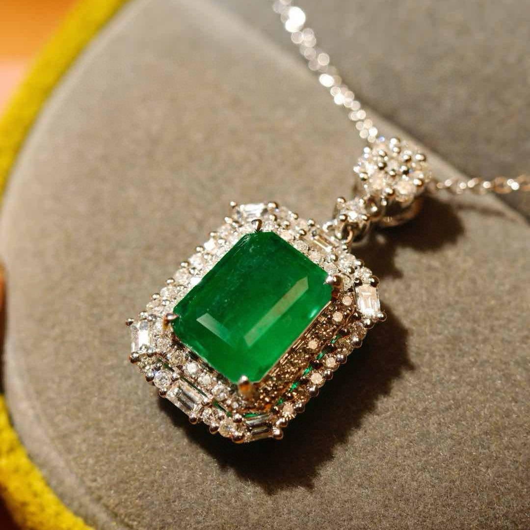 14k Gold 2.63 Ctw Natural Emerald & Diamond Necklace - 5