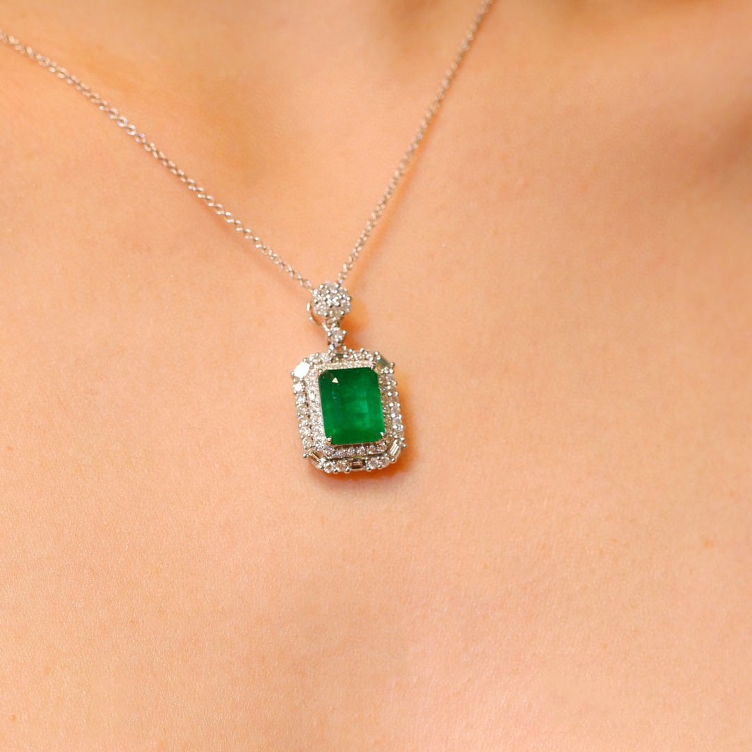 14k Gold 2.63 Ctw Natural Emerald & Diamond Necklace - 6