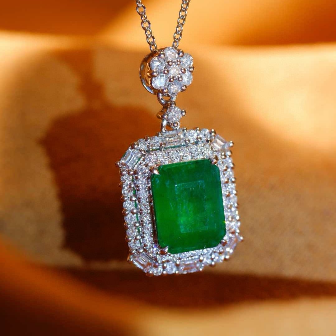 14k Gold 2.63 Ctw Natural Emerald & Diamond Necklace - 7