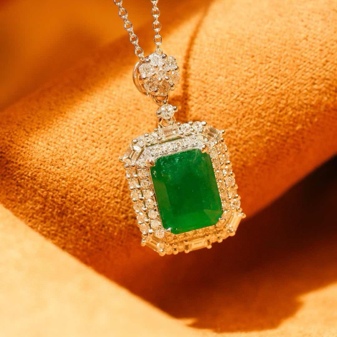 14k Gold 2.63 Ctw Natural Emerald & Diamond Necklace - 8