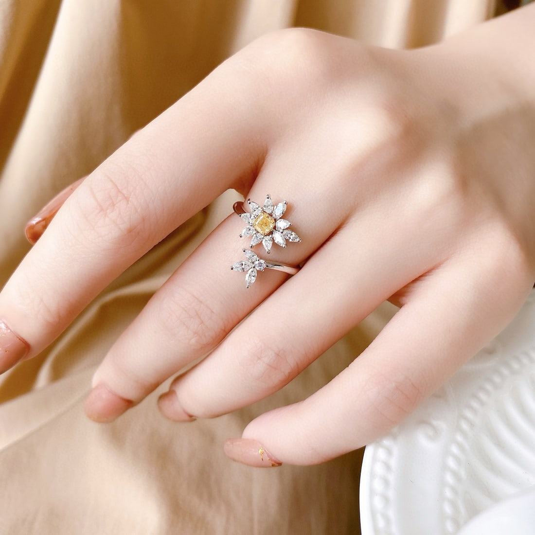 14k Gold 0.92 Ctw Natural Yellow Diamond & Diamond Ring - 2