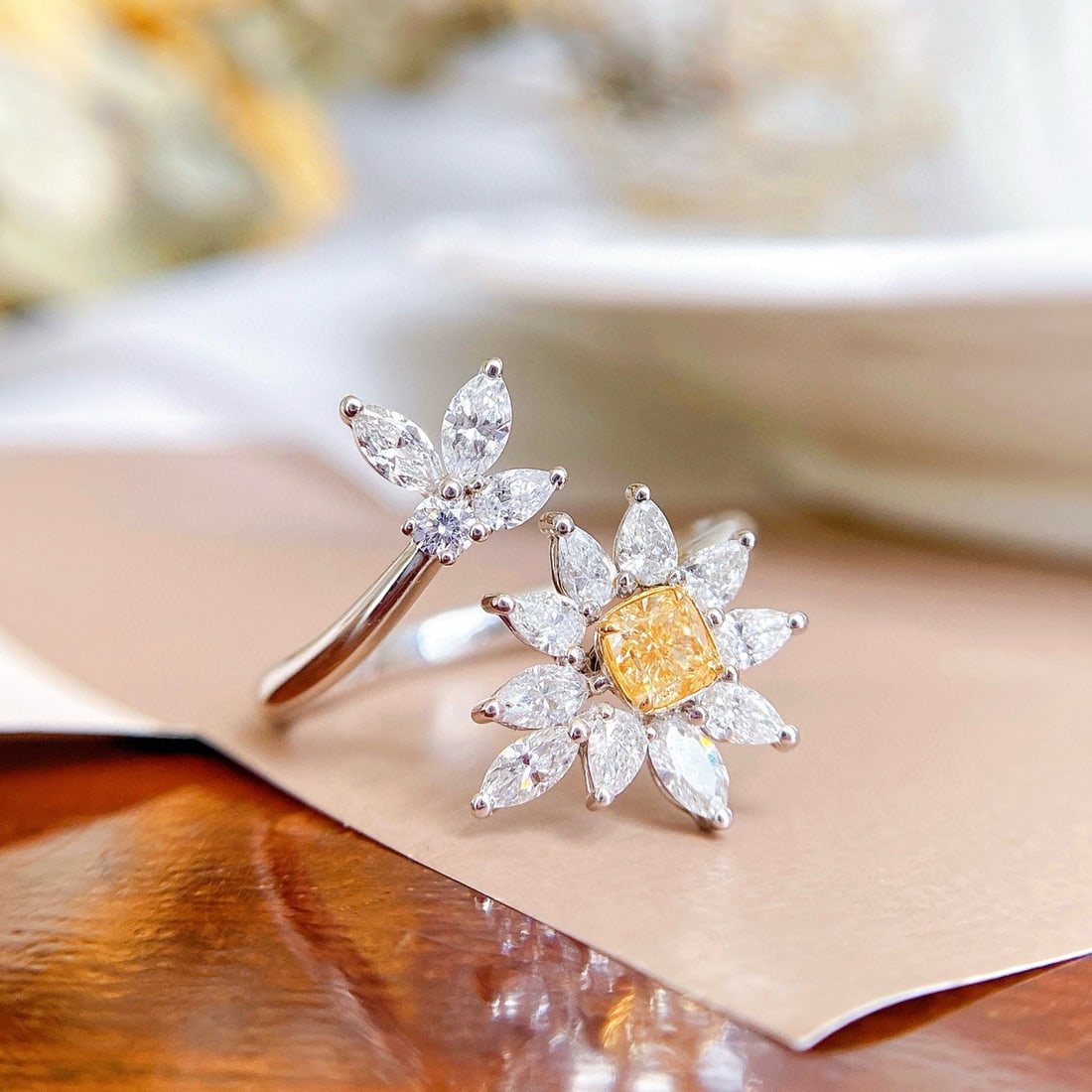 14k Gold 0.92 Ctw Natural Yellow Diamond & Diamond Ring - 5