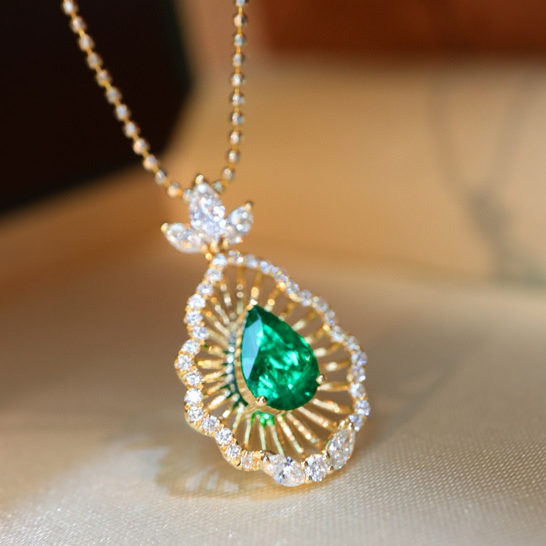 14k Gold 0.93 Ctw Natural Emerald & Diamond Pendant( Without Chain ) - 5