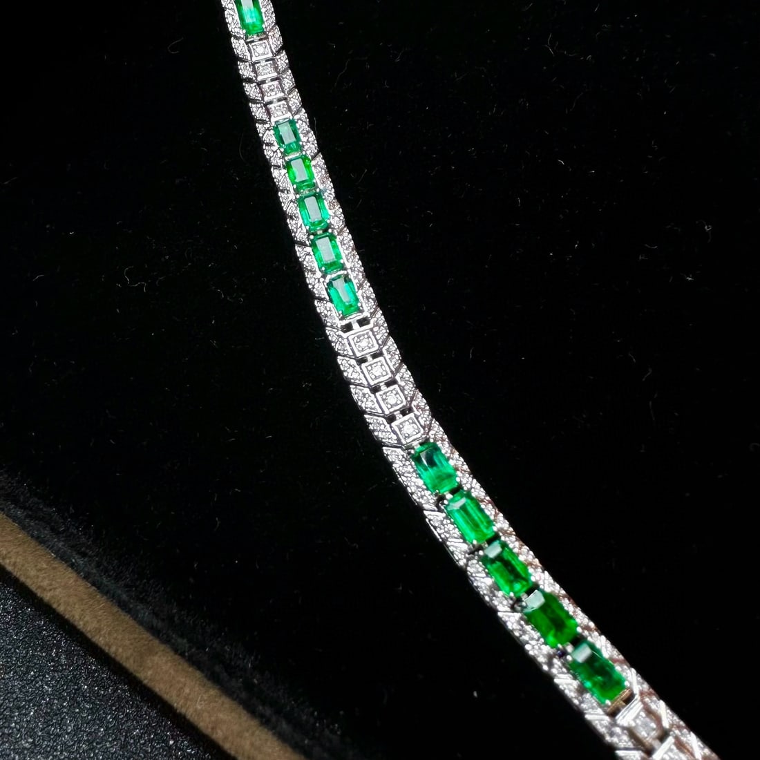 14k Gold 6.7 Ctw Natural Emerald & Diamond Bracelet (1 of 5)