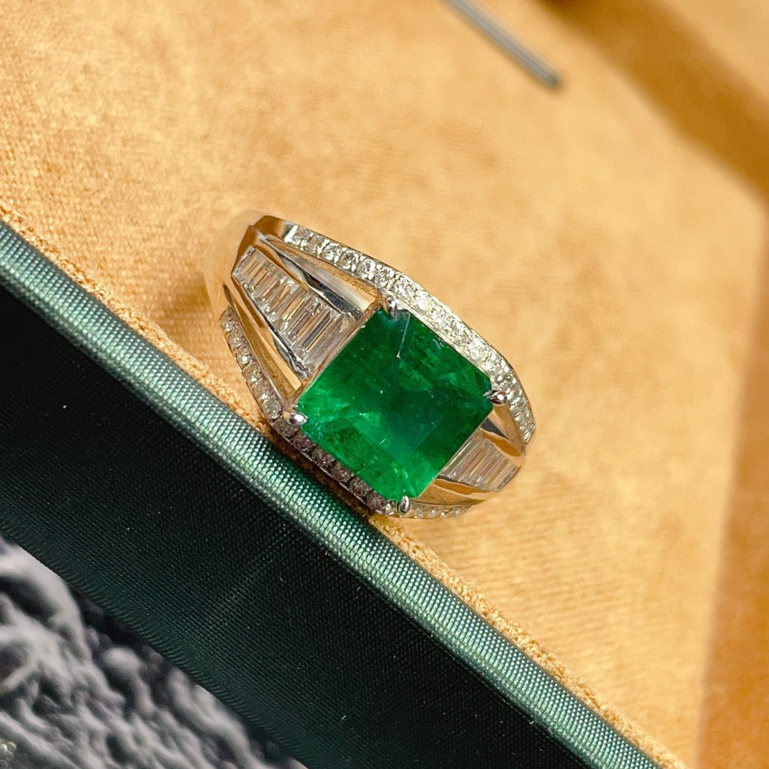 14k Gold 3.26 Ctw Natural Emerald & Diamond Ring - 2