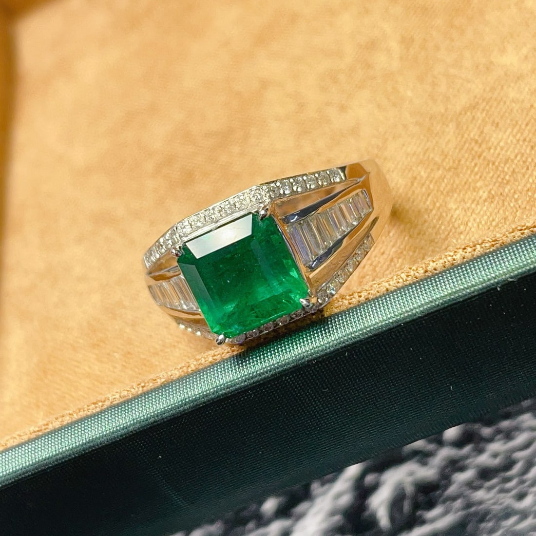 14k Gold 3.26 Ctw Natural Emerald & Diamond Ring - 3