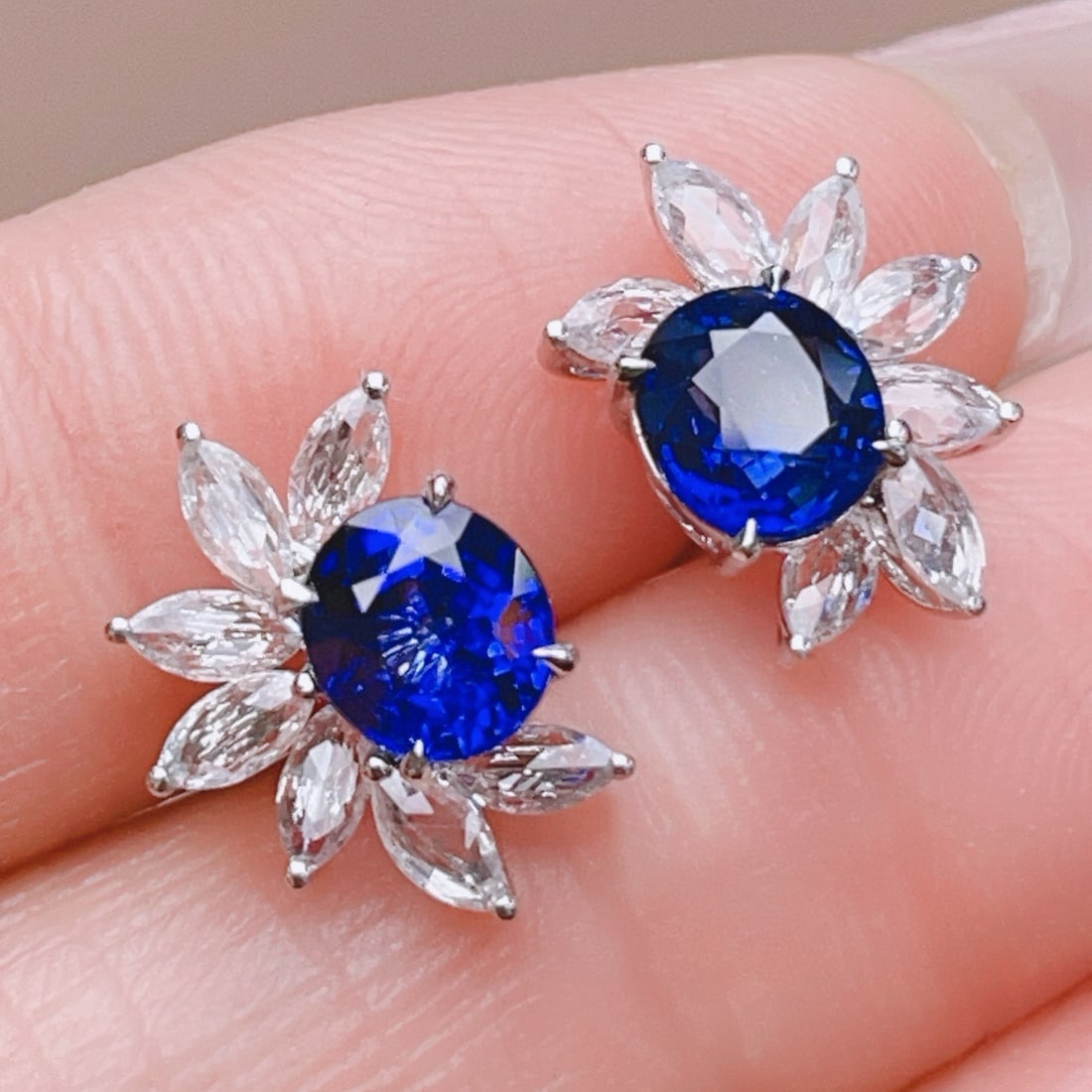 14k Gold 2.2 Ct Natural Sapphire & Sapphire Earrings: Ref:230995173 // gold content:14k gold // main gemstone:sapphire // shape:oval // carat weight:2. 2ct // color:blue // treatment:natural // // adjacent gemstone 2 : sapphire // number of stones:14 // 