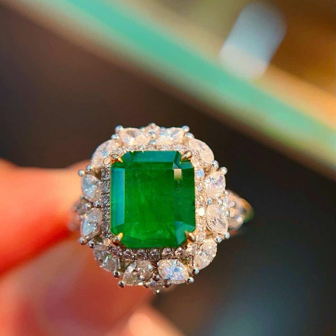 14k Gold 3.37 Ctw Natural Emerald & Diamond Ring: Ref:230995175 // gold content:14k gold // ring size:7. 25us // // main gemstone:emerald // shape:octagonal // carat weight:2. 43ct // color:green // treatment:natural // // adjacent gemstone 2 : diamo