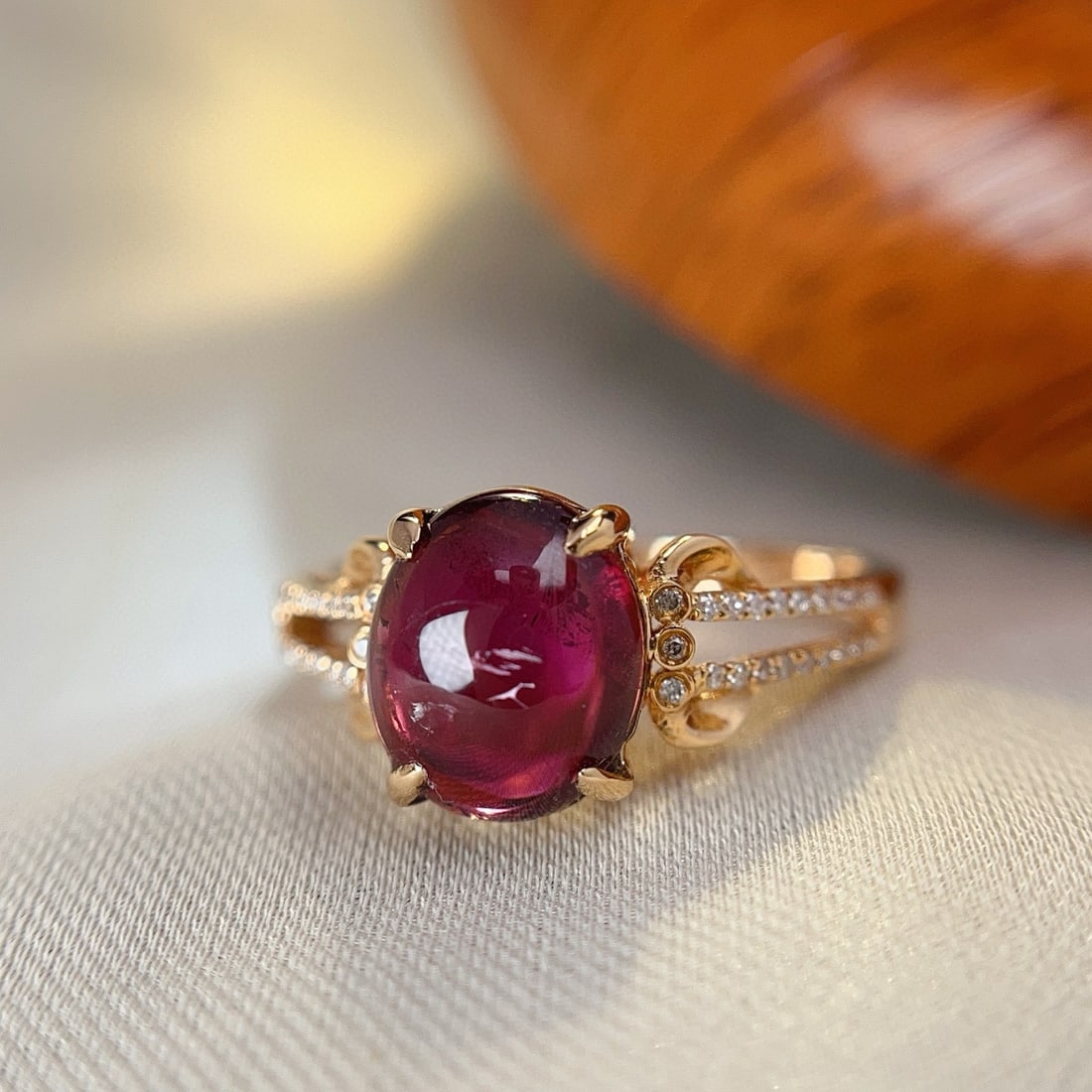 14k Gold 3.35 Ct Natural Tourmaline & Diamond Ring: Ref:230995177 // gold content:14k gold // ring size:7. 25us // // main gemstone:tourmaline // shape:oval // carat weight:3. 35ct // color:red // treatment:natural // // adjacent gemstone 2 : diamond /