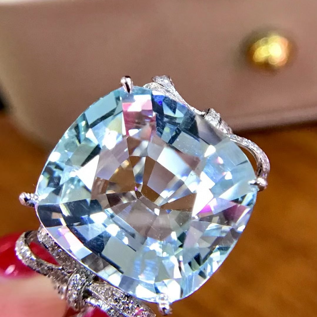 14k Gold 10 Ct Natural Aquamarine & Diamond Ring: Ref:230995179 // gold content:14k gold // ring size:7. 25us // // main gemstone:aquamarine // shape:cushion // carat weight:10ct // color:blue // treatment:natural // // adjacent gemstone 2 : diamond 