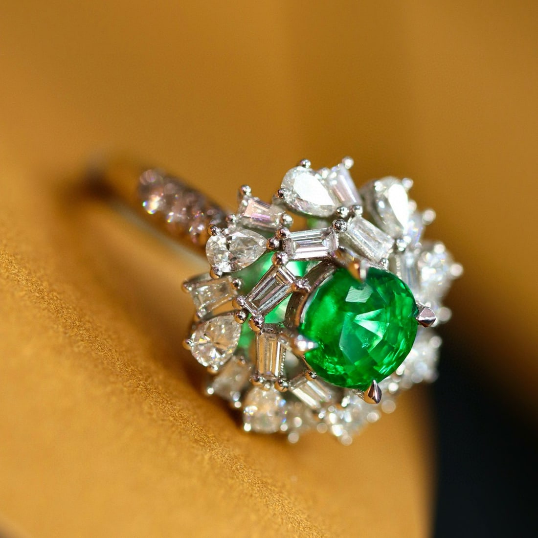 14k Gold 2.33 Ctw Natural Emerald & Diamond Ring - 2