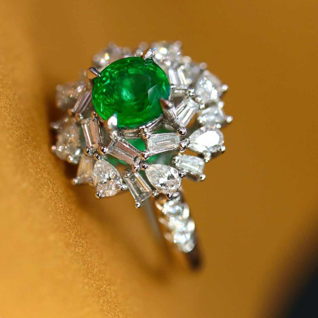 14k Gold 2.33 Ctw Natural Emerald & Diamond Ring - 3