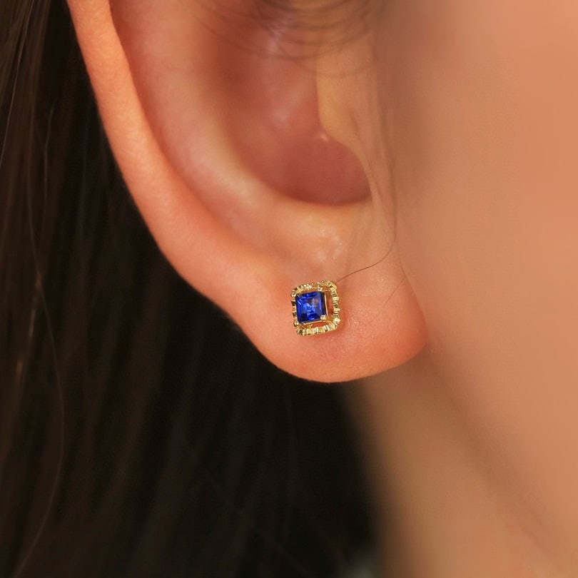 14k Gold 0.5 Ct Natural Sapphire Earrings - 3