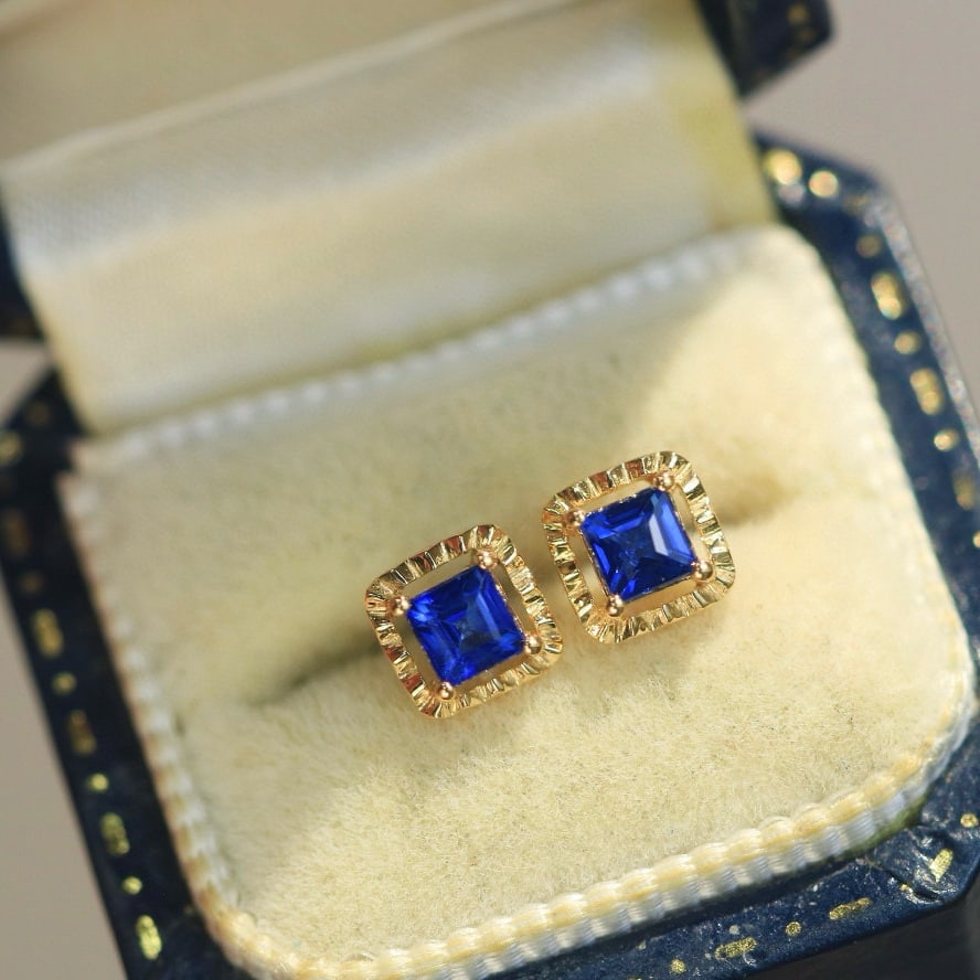 14k Gold 0.5 Ct Natural Sapphire Earrings - 4