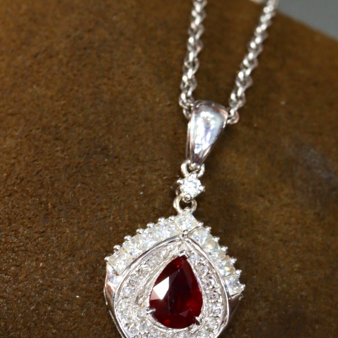 14k Gold 1.19 Ctw Natural Ruby & Diamond Pendant( Without Chain ): Ref:230995195 // gold content:14k gold // main gemstone:ruby // shape:pear // carat weight:1. 03ct // color:red // treatment:natural // // adjacent gemstone 2 : diamond // shape:multiply // carat weig