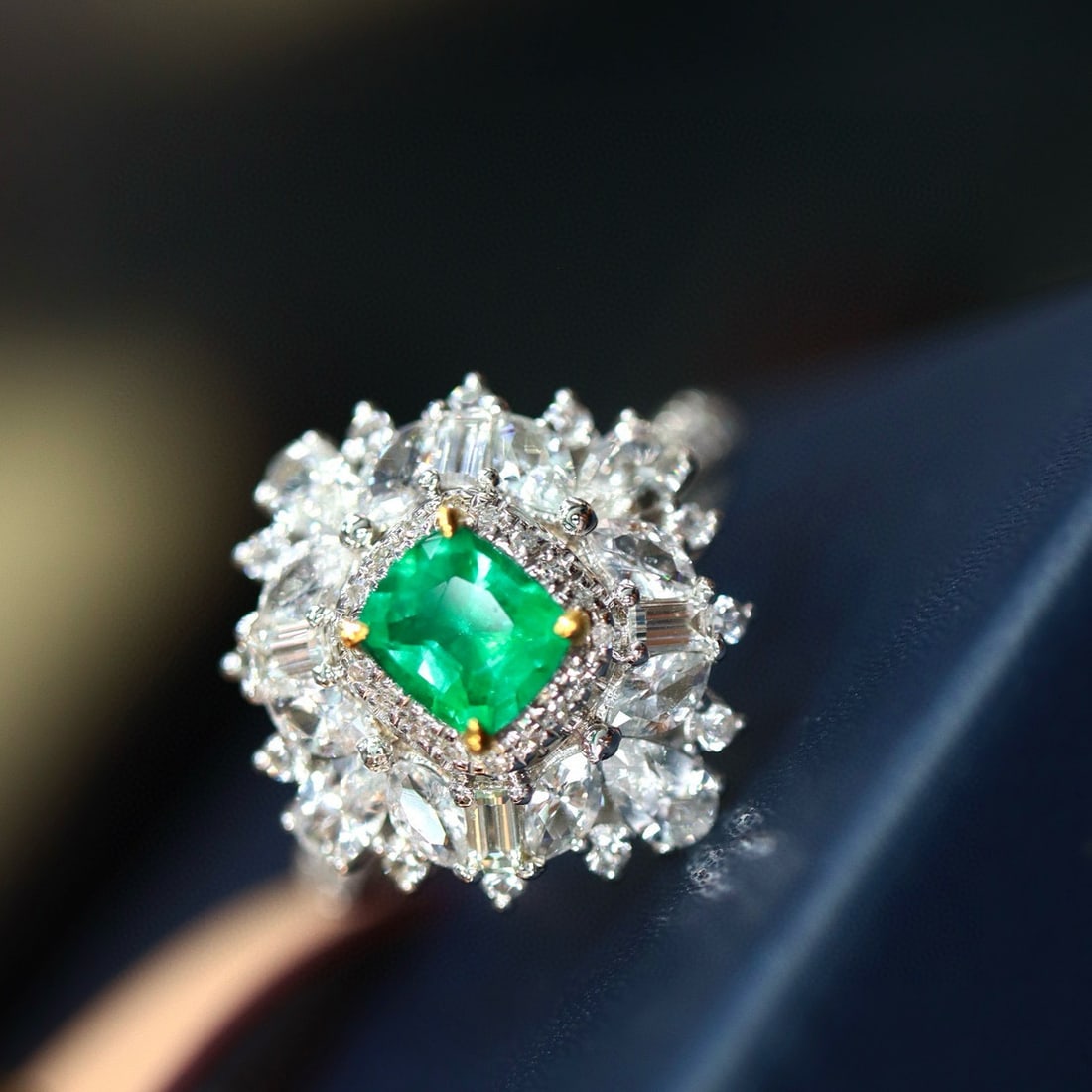 14k Gold 0.74 Ctw Natural Emerald & Diamond Ring - 2