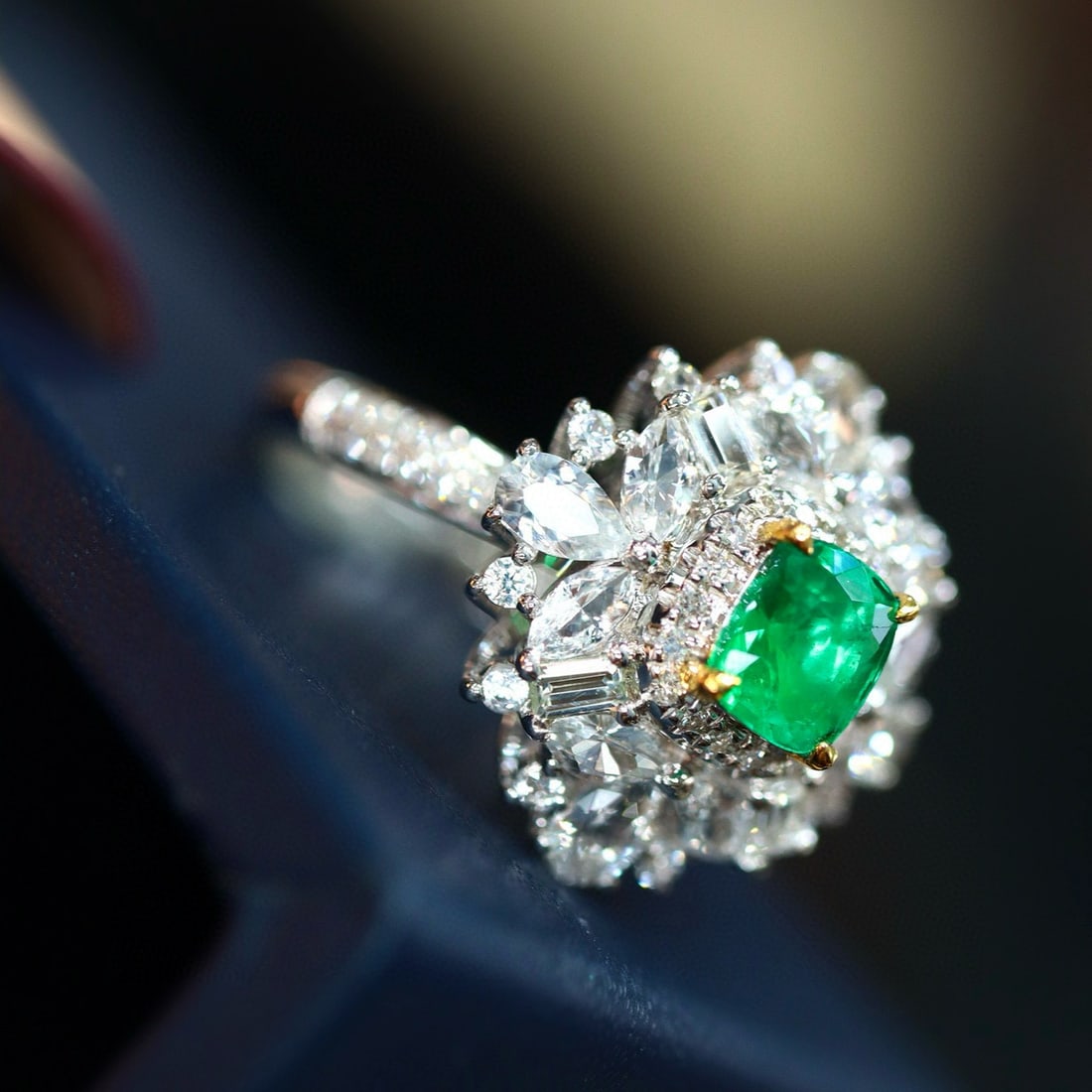 14k Gold 0.74 Ctw Natural Emerald & Diamond Ring - 3