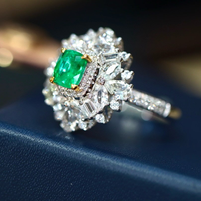 14k Gold 0.74 Ctw Natural Emerald & Diamond Ring - 4