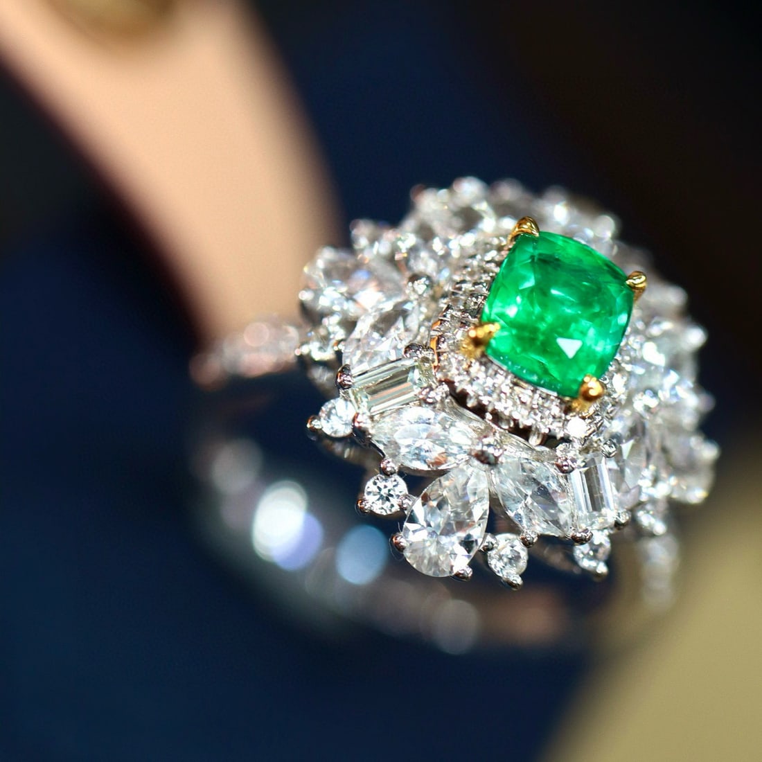 14k Gold 0.74 Ctw Natural Emerald & Diamond Ring - 5