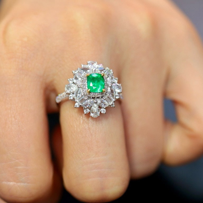 14k Gold 0.74 Ctw Natural Emerald & Diamond Ring - 6