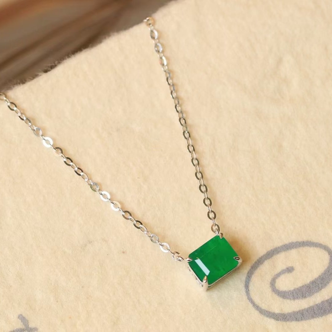 14k Gold 0.92 Ct Natural Emerald Necklace: Ref:230995201 // gold content:14k gold // main gemstone:emerald // shape:octagonal // carat weight:0. 92ct // color:green // treatment:natural // Condition: New Low Estimate: 3500.00 High Estimate: