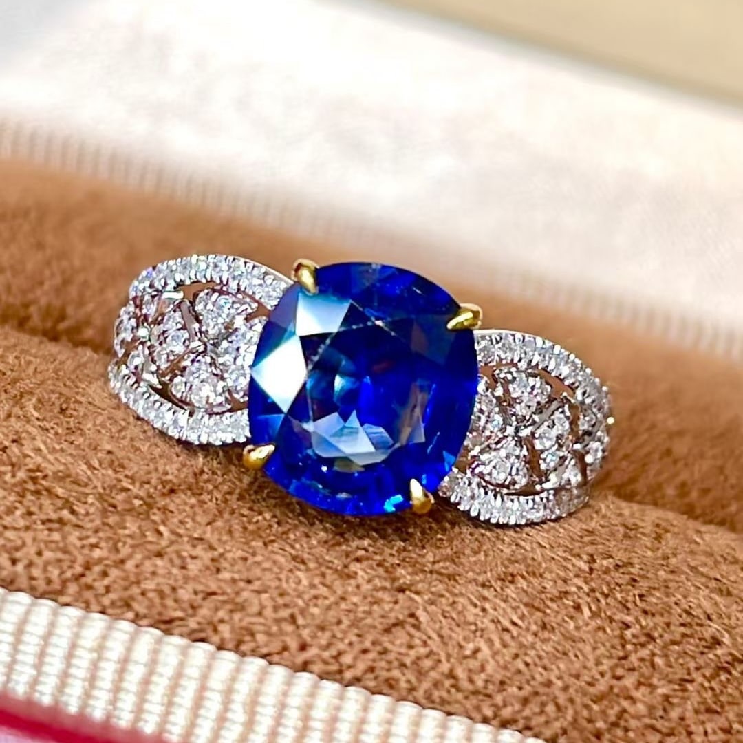 14k Gold 2.1 Ct Natural Sapphire & Diamond Ring: Ref:230995204 // gold content:14k gold // ring size:7. 25us // // main gemstone:sapphire // shape:cushion // carat weight:2. 1ct // color:blue // treatment:natural // // adjacent gemstone 2 : diamond 