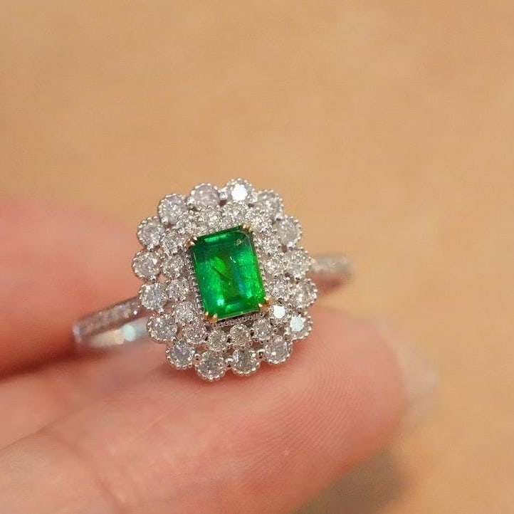 14k Gold 0.6 Ct Natural Emerald & Diamond Ring - 3