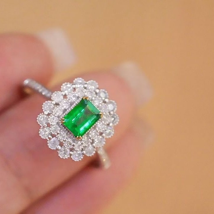 14k Gold 0.6 Ct Natural Emerald & Diamond Ring - 6