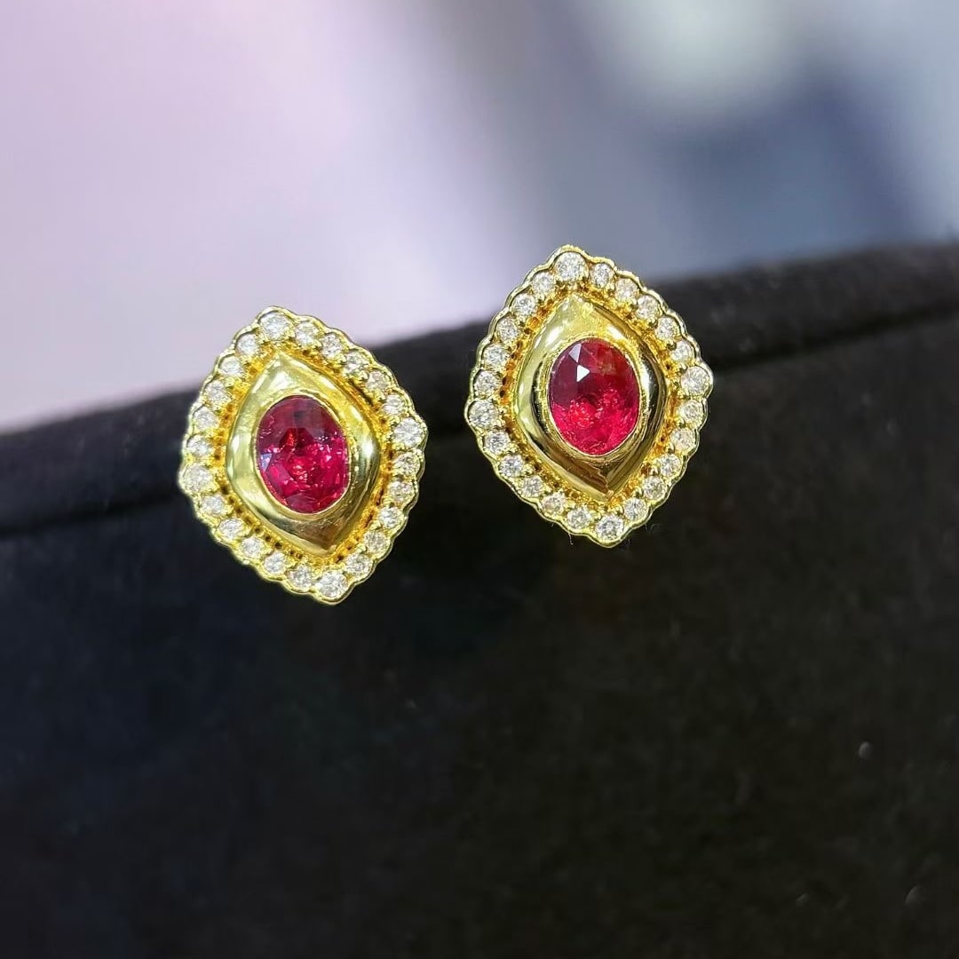 14k Gold 0.5 Ct Natural Ruby & Diamond Earrings: Ref:230995208 // gold content:14k gold // main gemstone:ruby // shape:oval // carat weight:0. 5ct // color:red // treatment:natural // // adjacent gemstone 2 : diamond // shape:round // clarity