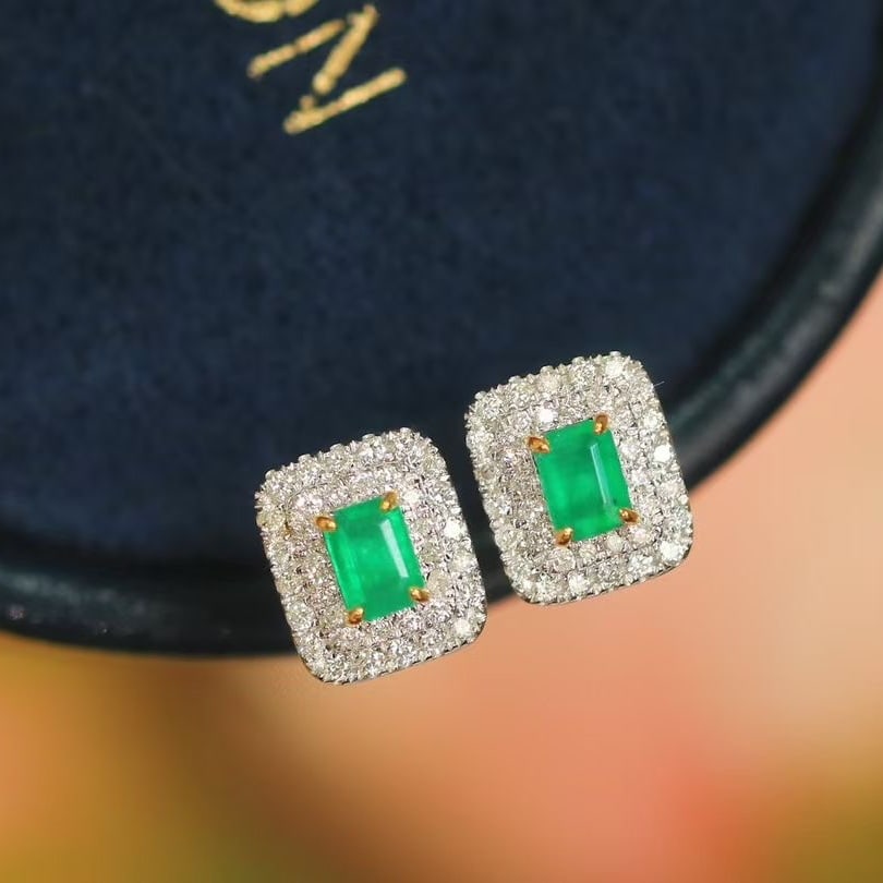 14k Gold 0.68 Ctw Natural Emerald & Diamond Earrings: Ref:230995209 // gold content:14k gold // main gemstone:emerald // shape:octagonal // carat weight:0. 35ct // color:green // treatment:natural // // adjacent gemstone 2 : diamond // shape:round // car