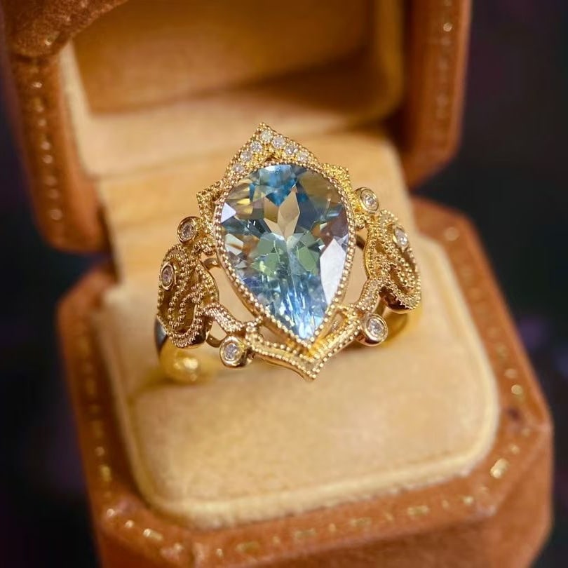 14k Gold 3.09 Ctw Natural Aquamarine & Diamond Ring: Ref:230995210 // gold content:14k gold // ring size:7. 25us // // main gemstone:aquamarine // shape:pear // carat weight:3ct // color:blue // treatment:natural // // adjacent gemstone 2 : diamond //