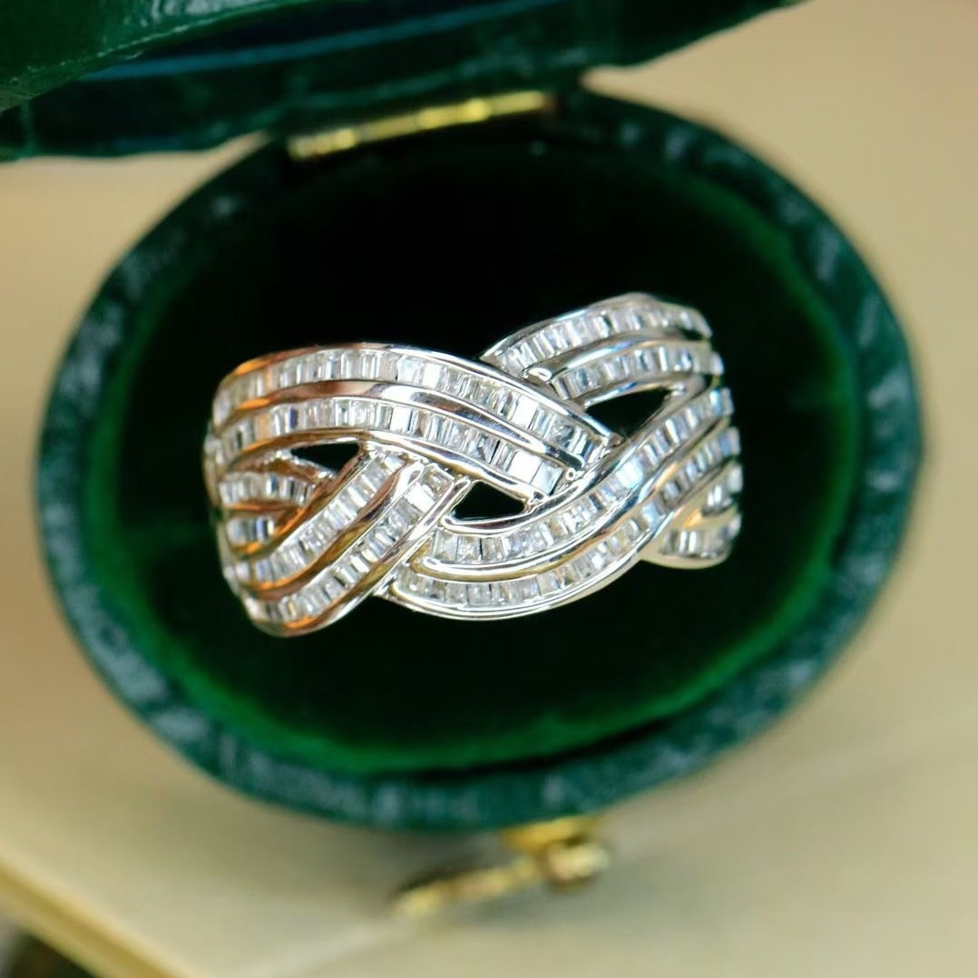 14k Gold 0.65 Ct Natural H Diamond Ring: Ref:230995214 // gold content:14k gold // ring size:7. 25us // // main gemstone:diamond // shape:baguette // carat weight:0. 65ct // clarity grade:vs-si // color:h // treatment:natural // Condition: