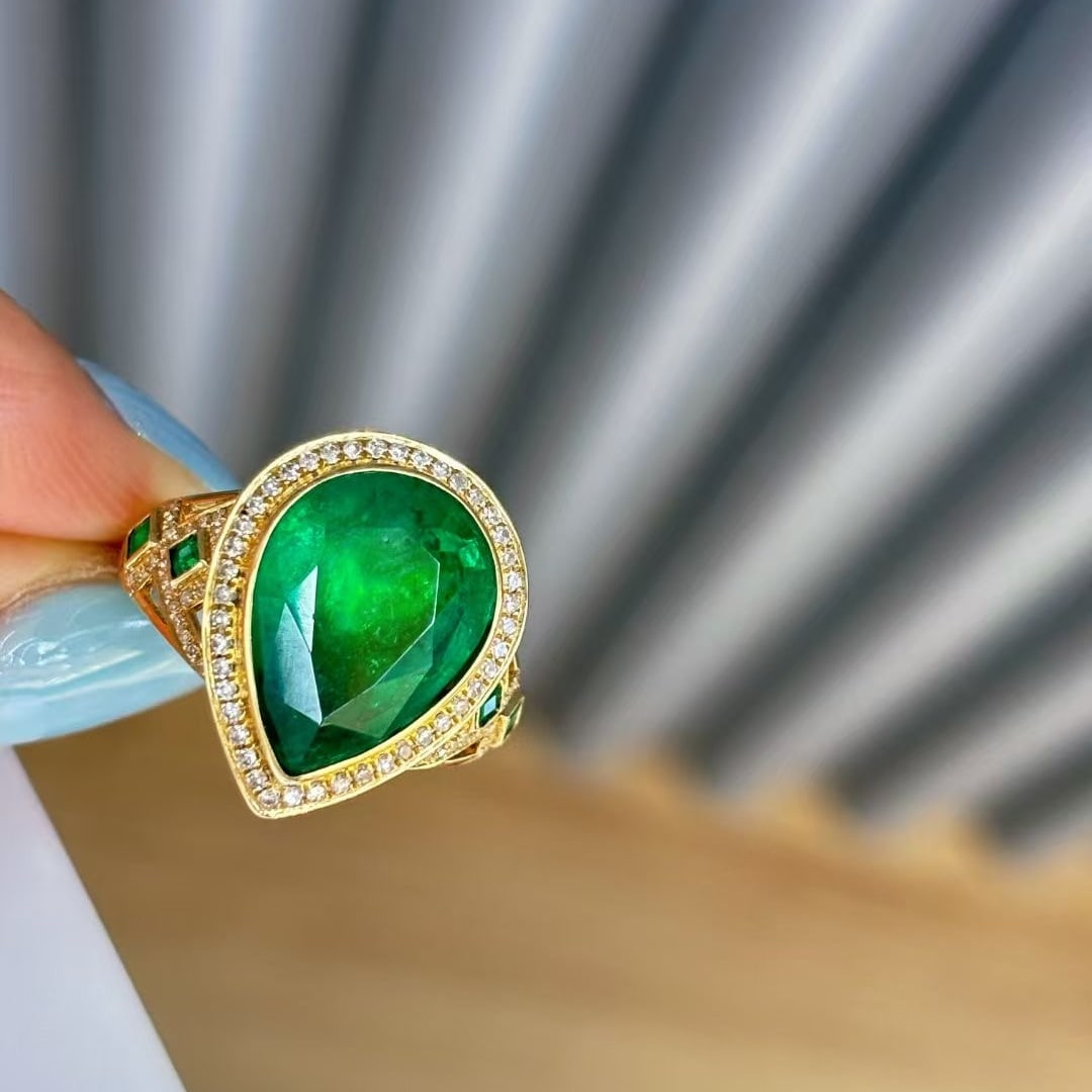 14k Gold 5.27 Ct Natural Emerald & Diamond Ring - 2