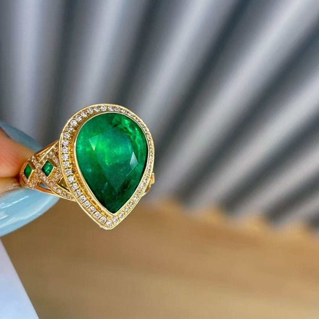 14k Gold 5.27 Ct Natural Emerald & Diamond Ring - 3