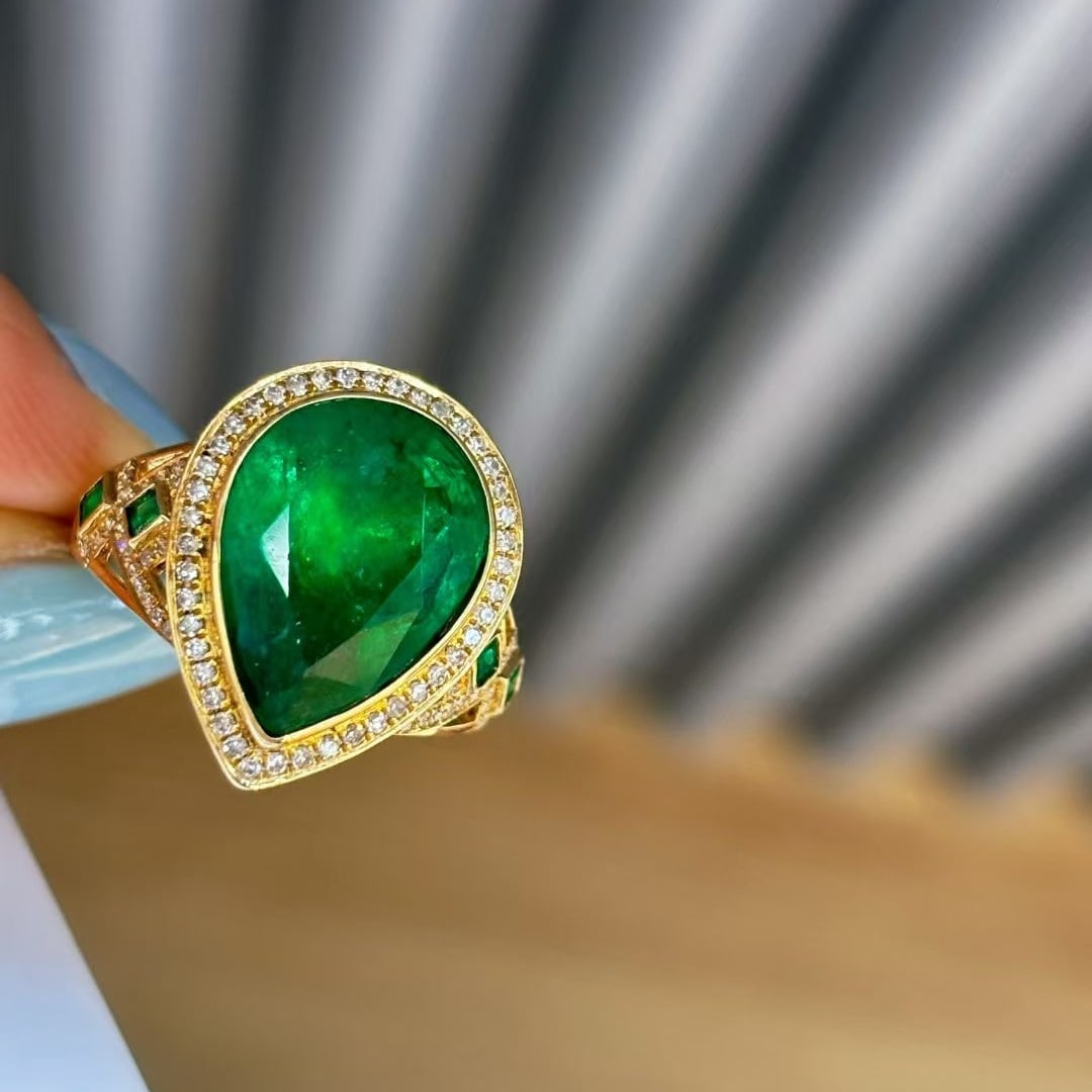 14k Gold 5.27 Ct Natural Emerald & Diamond Ring - 4