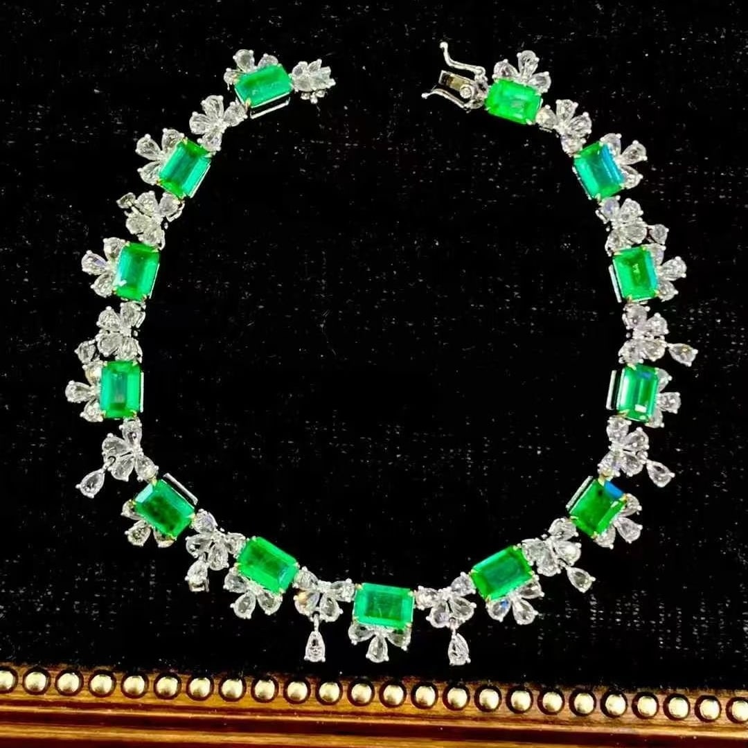 14k Gold 8.5 Ct Natural Emerald & Sapphire Bracelet: Ref:230995216 // gold content:14k gold // main gemstone:emerald // shape:octagonal // carat weight:8. 5ct // color:green // treatment:natural // // adjacent gemstone 2 : sapphire // shape:pear // colo