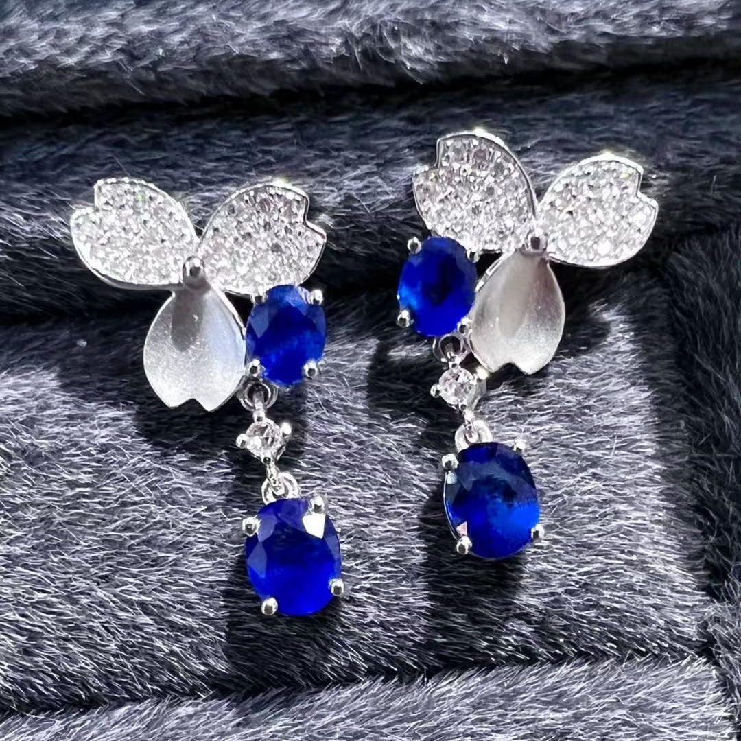 14k Gold 1.3 Ct Natural Sapphire & Diamond Earrings: Ref:230995219 // gold content:14k gold // main gemstone:sapphire // shape:oval // carat weight:1. 3ct // color:blue // treatment:natural // // adjacent gemstone 2 : diamond // shape:round // clarity