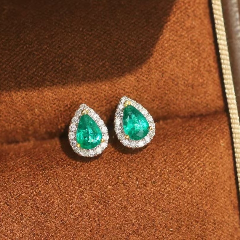 14k Gold 0.85 Ctw Natural Emerald & Diamond Earrings: Ref:230995222 // gold content:14k gold // main gemstone:emerald // shape:pear // carat weight:0. 65ct // color:green // treatment:natural // // adjacent gemstone 2 : diamond // shape:round // carat we